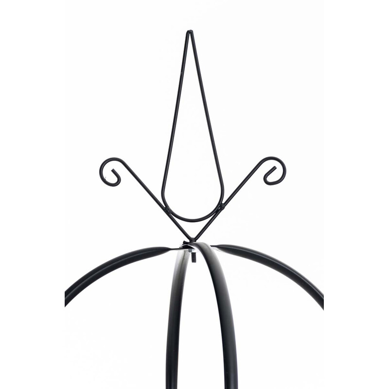 Rosenpelare i svart metall för klätterväxter i trädgården