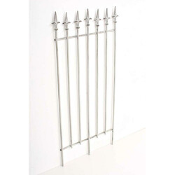 Rustik järnspaljé för klätterväxter i klassisk design