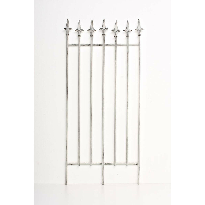 Rustik järnspaljé för klätterväxter i klassisk design