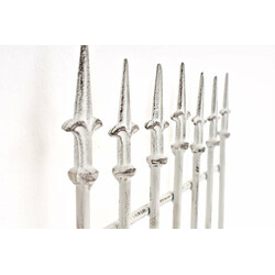 Rustik järnspaljé för klätterväxter i klassisk design