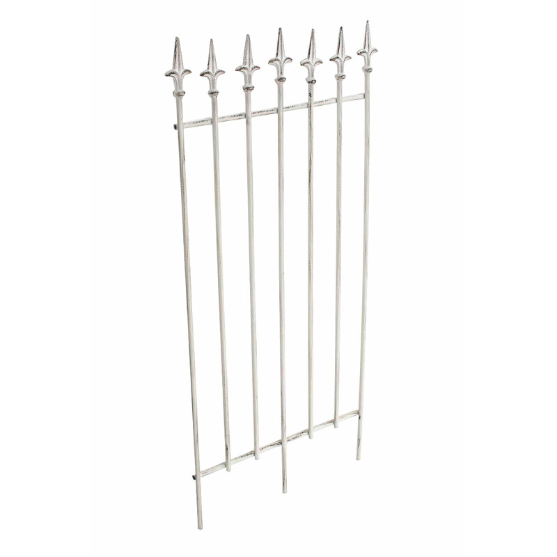 Rustik järnspaljé för klätterväxter i klassisk design