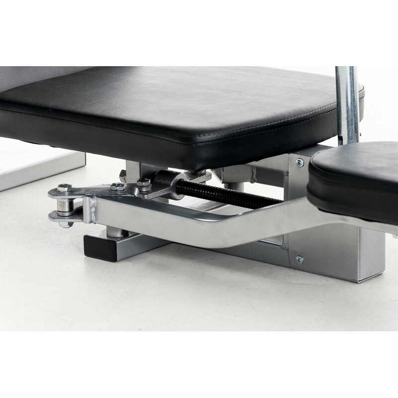 Spagat-träningsmaskin med justerbar ryggstödsvinkel och vadderat säte