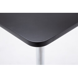 Elegant och mångsidigt ståbord för hem och evenemang