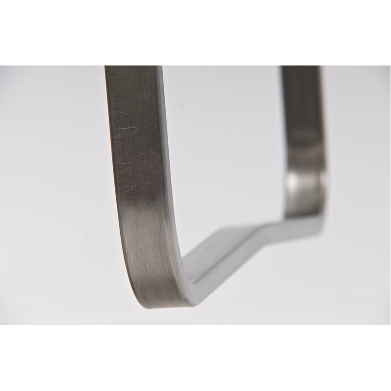 Flexibel och mångsidig barstol med justerbar höjd och rotation