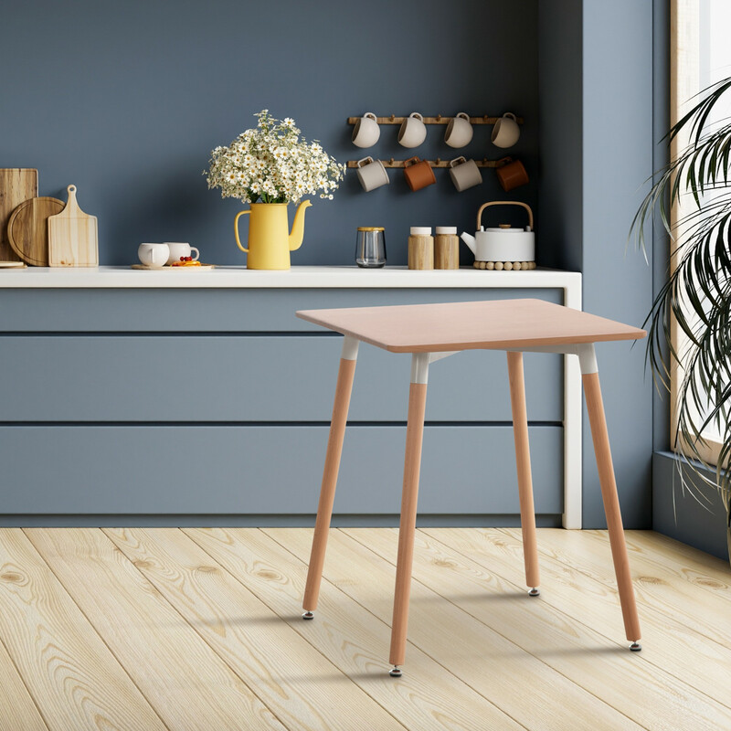 Funktionellt matbord i MDF med justerbara golvskydd