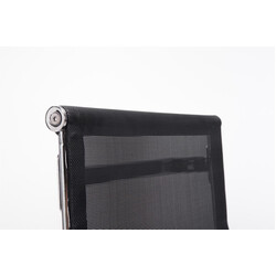 Elegant besöksstol med nätrygg och kromad metallram