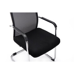 Elegant besöksstol med nätrygg och kromad metallram