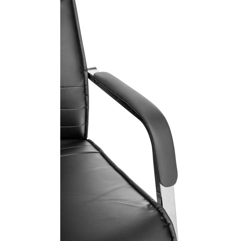 Elegant besöksstol med vadderade armstöd och hållbar konstruktion