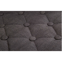 Elegant quiltad kontorsstol med justerbar höjd och svängbara hjul