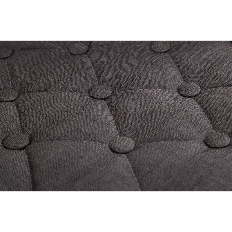 Elegant quiltad kontorsstol med justerbar höjd och svängbara hjul