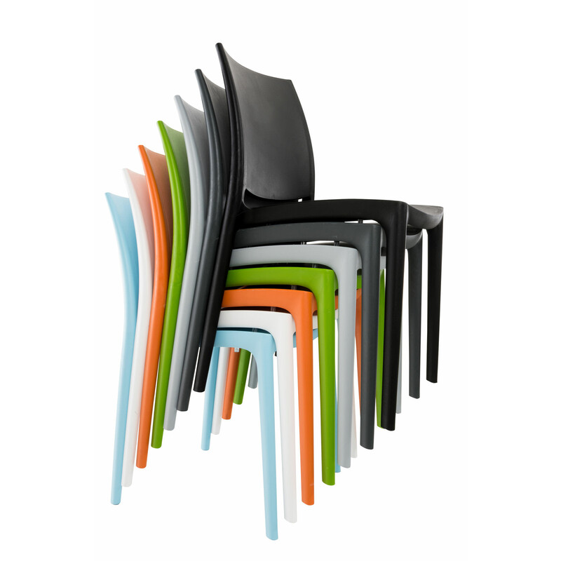 Modern stapelbar stol för inomhus- och utomhusbruk