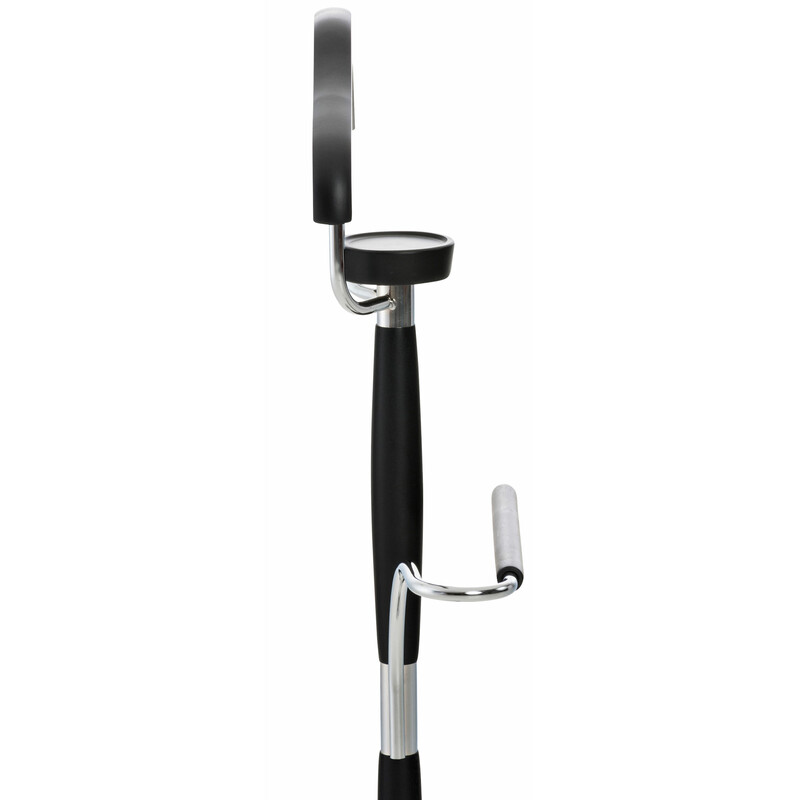 Unisex klädställning i krommetall med träfärger och förvaringshylla