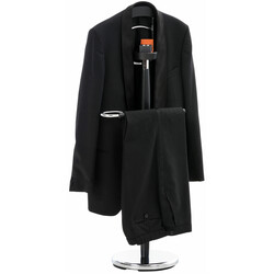 Unisex klädställning i krommetall med träfärger och förvaringshylla