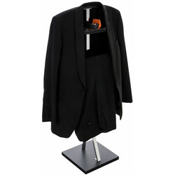 Unisex klädställning i krommetall med träfärger för hemmet