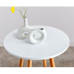 Runt ståbord i bok med konformade ben och fotstöd