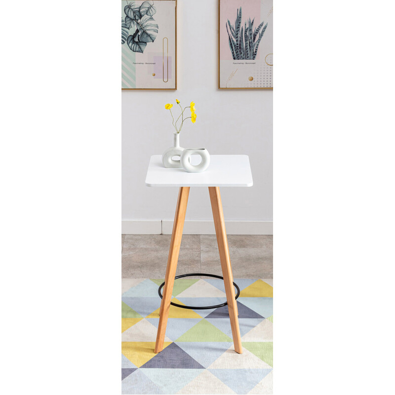 Elegant skandinaviskt barbord i bok med golvskydd