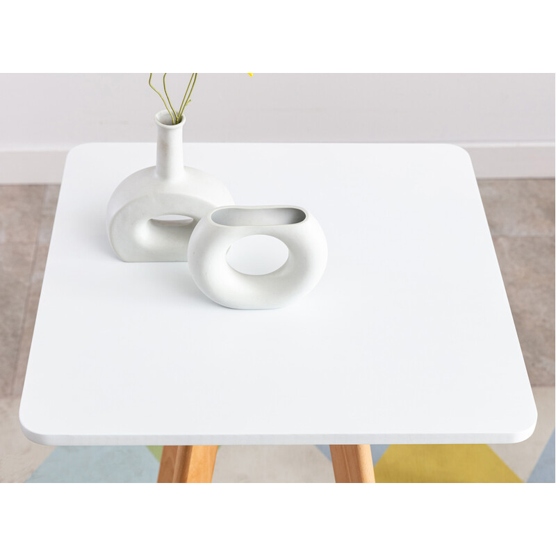 Elegant skandinaviskt barbord i bok med golvskydd