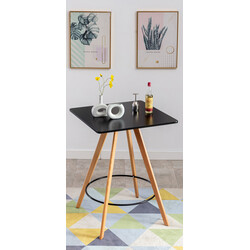 Elegant ståbord i bok med skandinavisk design