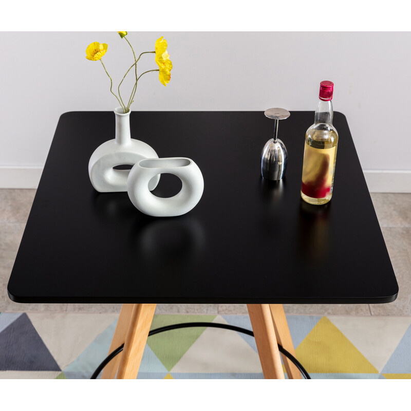 Elegant ståbord i bok med skandinavisk design