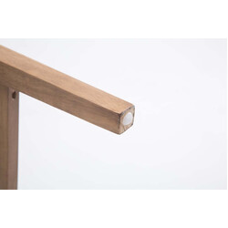 Elegant barstol med kopparnitar och hög ryggstöd