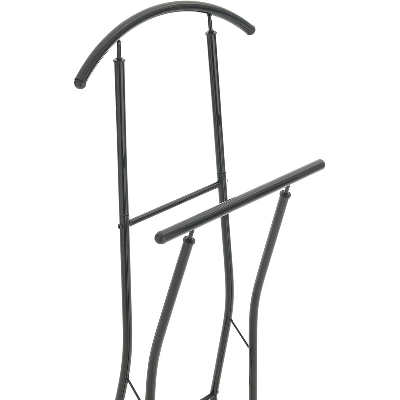 Stilren klädställning med hylla för kläder och skor