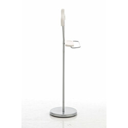 Elegant och praktisk klädvårdare i krom och träfärger