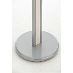 Elegant och praktisk klädvårdare i krom och träfärger