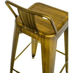 Klassiska barstolar i pulverlackerad metall med retrodesign