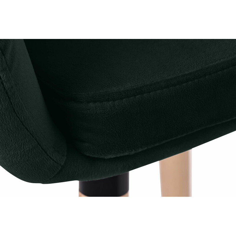 Eleganta barstolar i sammet med bekväm vaddering