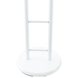 Stilren och praktisk klädställning i metall för hemmet