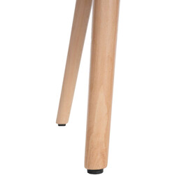 Modern bekväm fåtölj med träben och tygklädsel