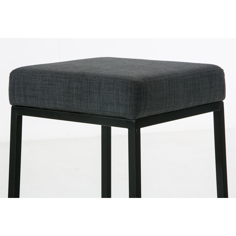 Modern barstol med vadderad sits och hållbar metallstomme