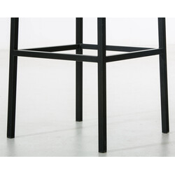 Modern barstol med vadderad sits och hållbar metallstomme