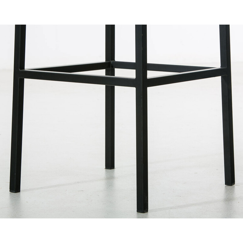 Modern barstol med vadderad sits och hållbar metallstomme