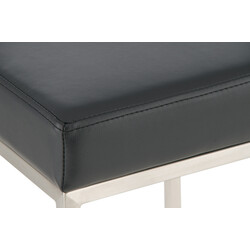 Klassiska barstolar i konstläder med hållbar metallram