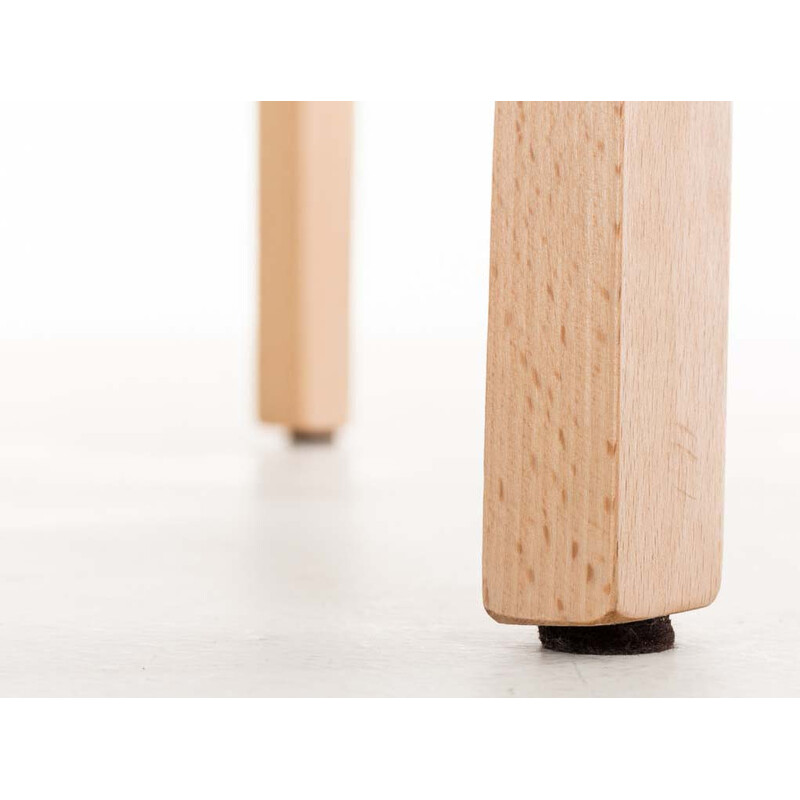 Moderna färgglada barstolar med ergonomisk design och bokträstomme