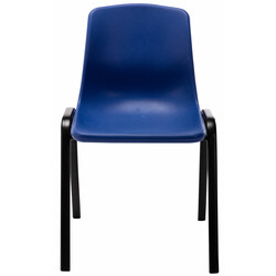 Stapelbar och lättskött plaststol med metallram