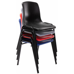 Stapelbar och lättskött plaststol med metallram