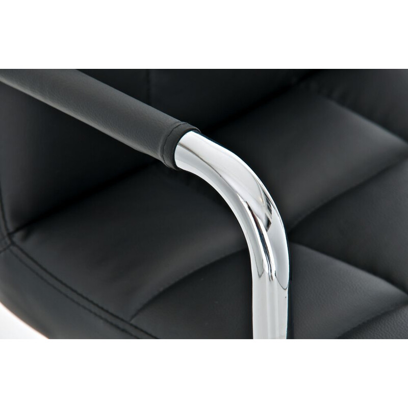 Bekväm kontorsstol i konstläder med justerbar höjd