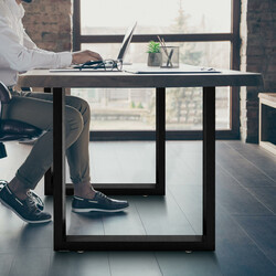 Mångsidiga bordsben i pulverlackerat stål med golvskydd