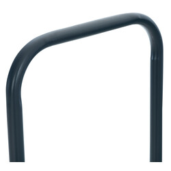 Elegant svart vedställning i stål med svängd design