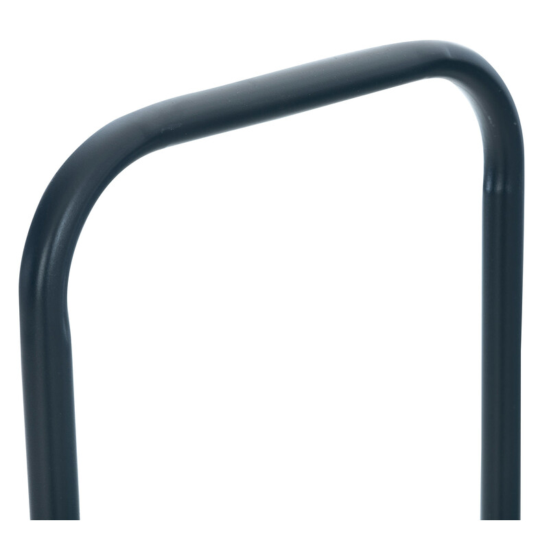 Elegant svart vedställning i stål med svängd design