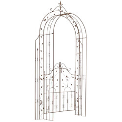 Rosenbåge med grind i järn för klätterväxter