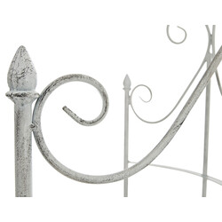 Handgjord järnspaljé för klätterväxter i rustik design