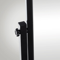 Stilren golvspegel med justerbar lutning och hjul