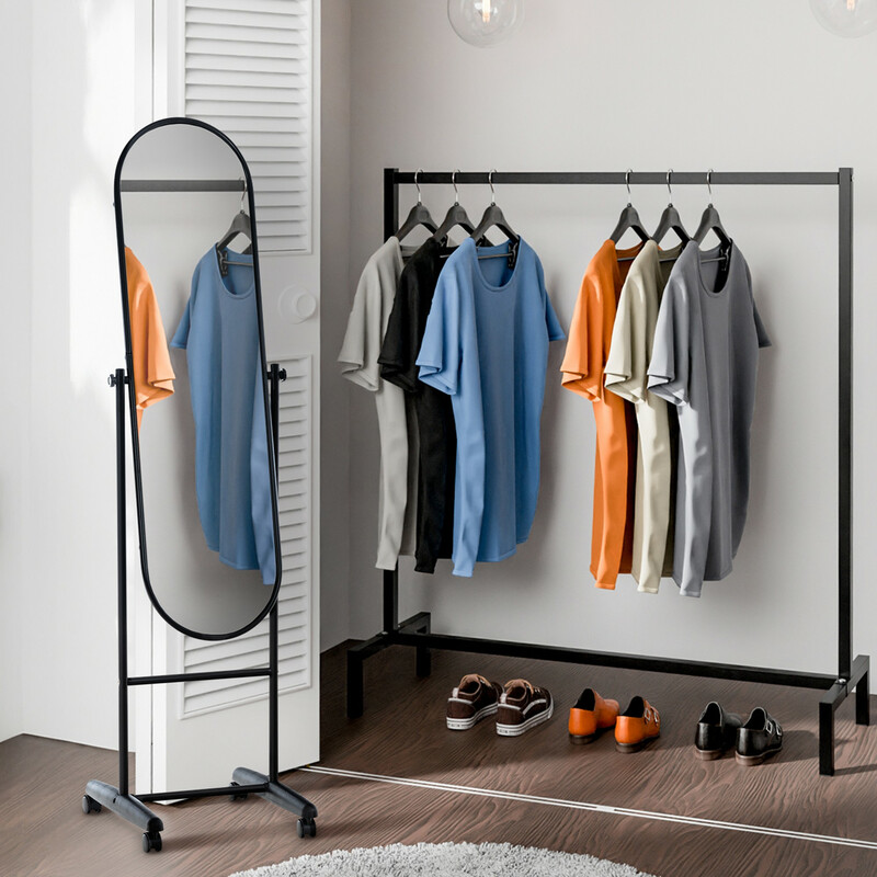 Elegant och praktisk oval spegel med metallram och hjul