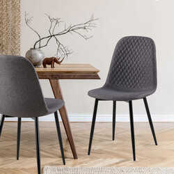 Bekväm och stilren stol med modern metallram