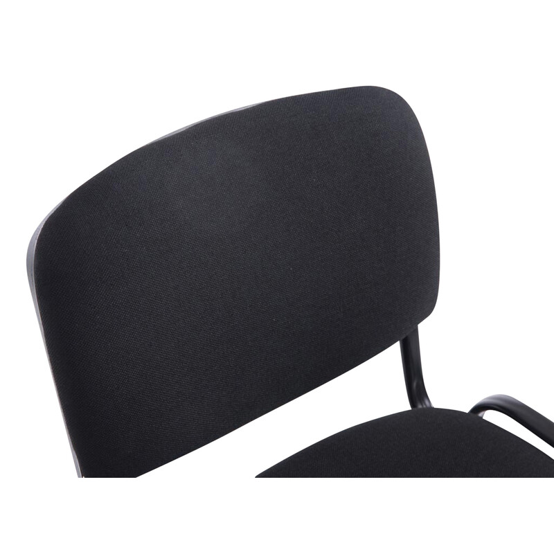 Stapelbara konferensstolar i metallram, set om fyra