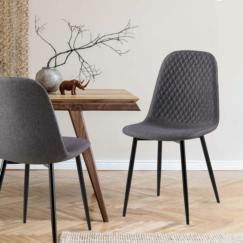 Bekväma moderna stolar med sammetstyg och metallben