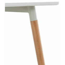 Stilren matgrupp med viborg bord och linares stolar